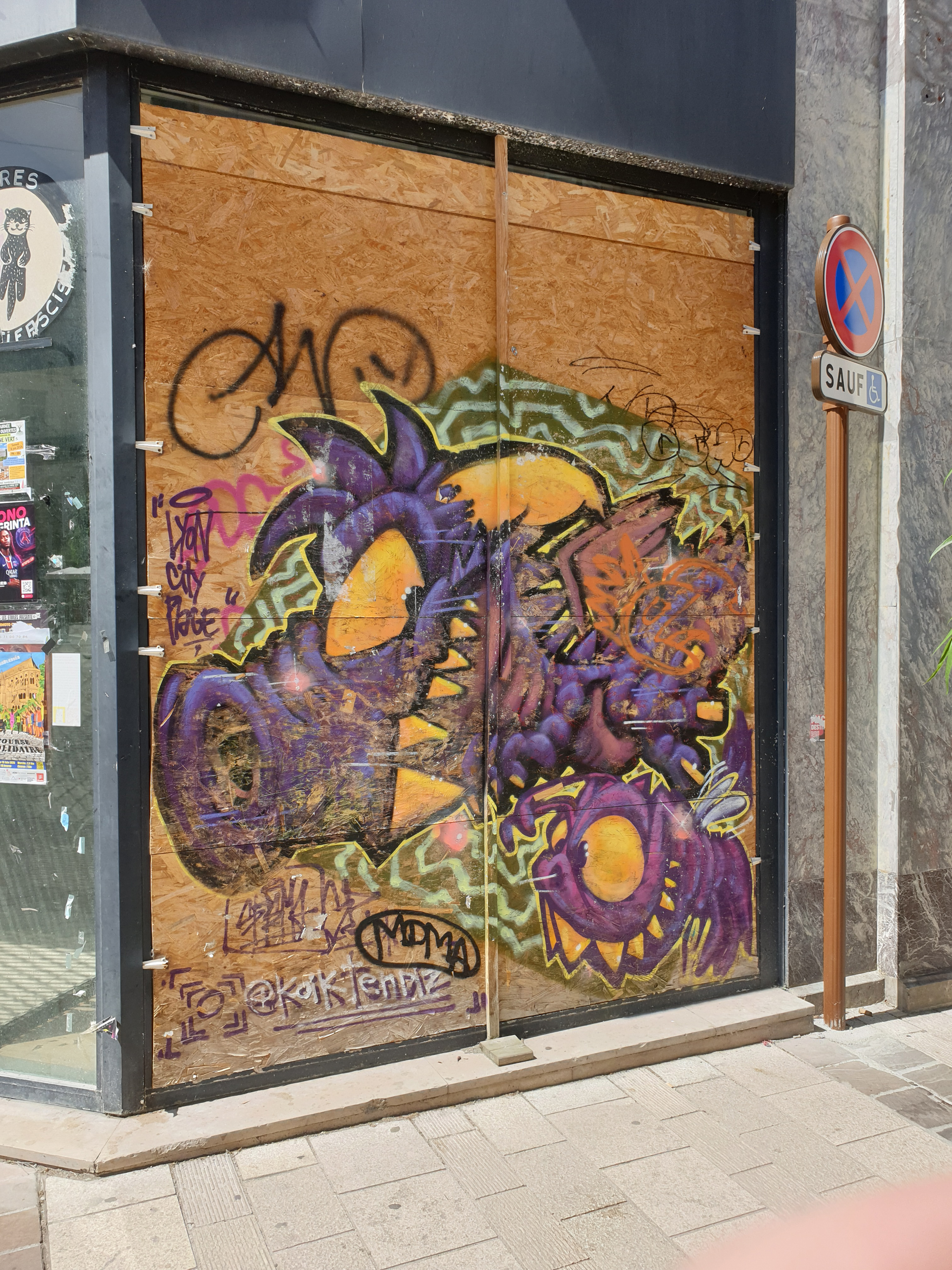 graffiti-skema-koiktendiz-rue-du-commerce-bourges.jpg