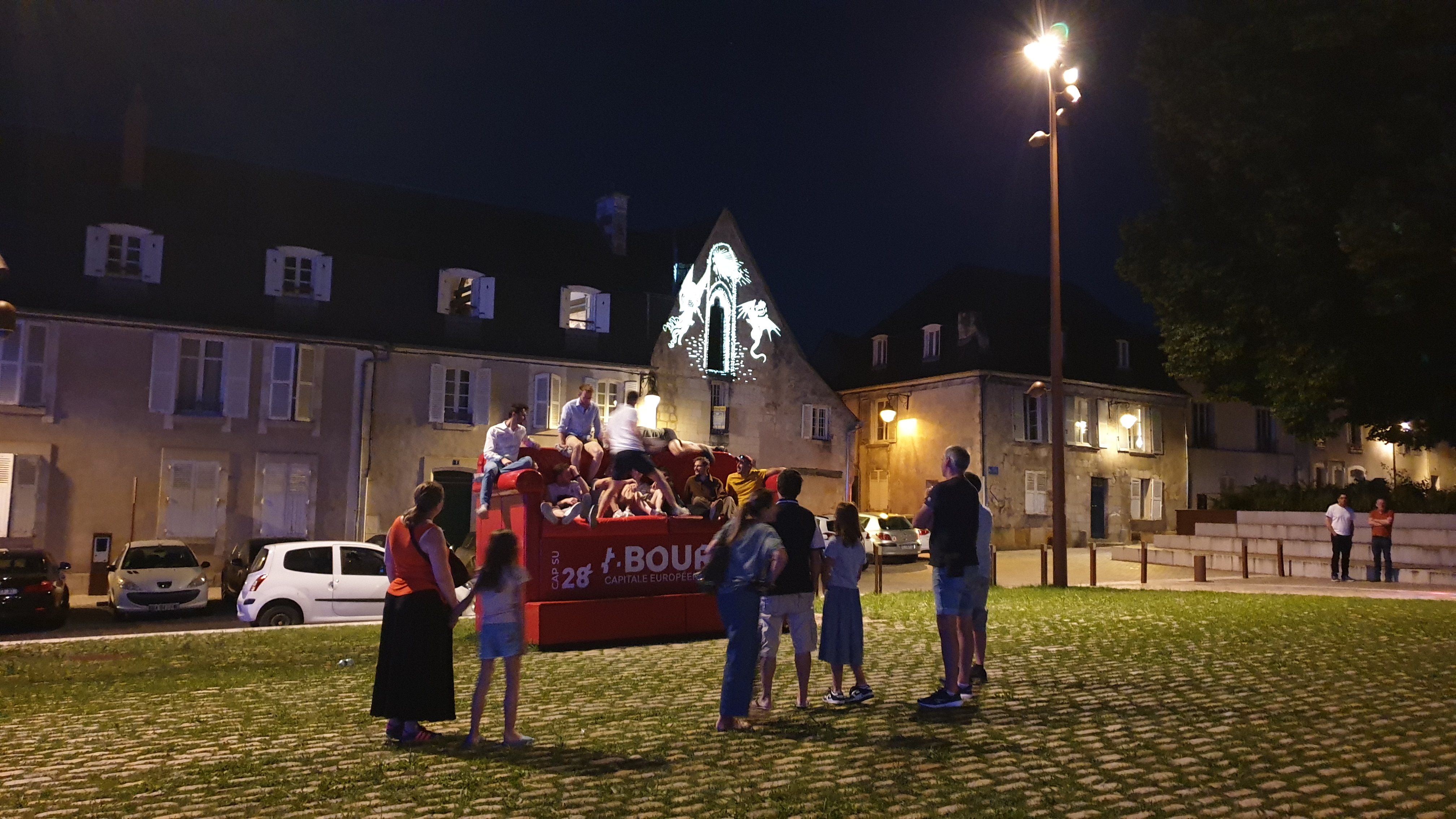 place-cujas-bourges-nuit.jpg