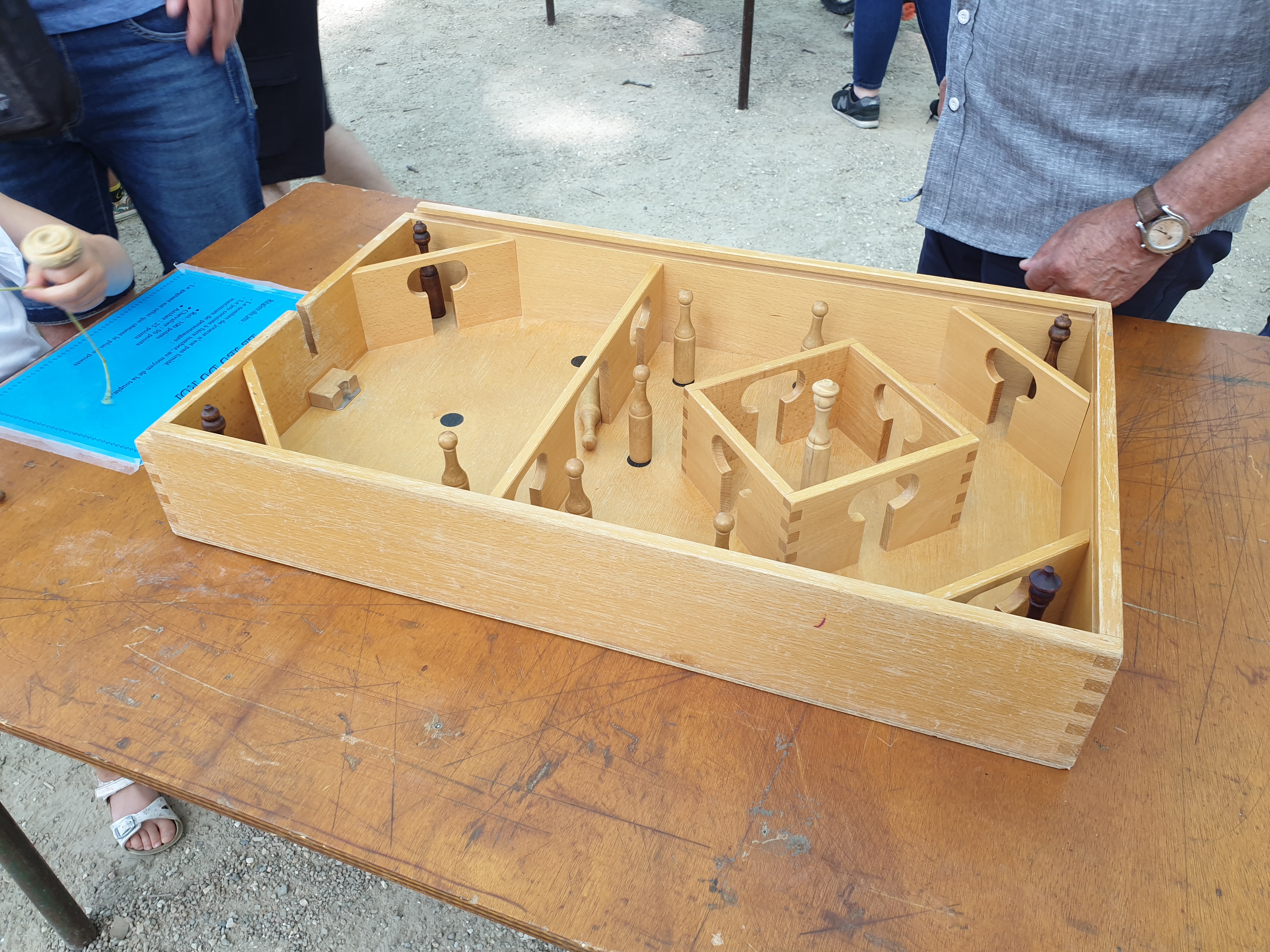 fete-jeux-pres-fichaux-bourges-toupie.jpg