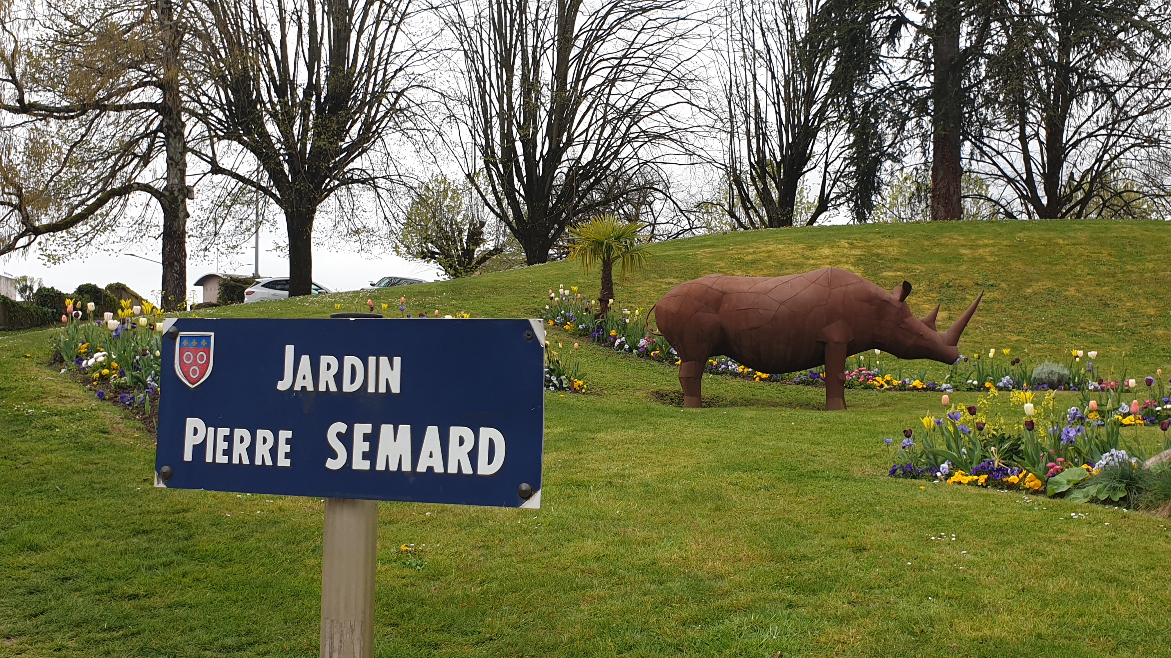 jardin-pierre-semard-macon-rhinoceros-2.jpg