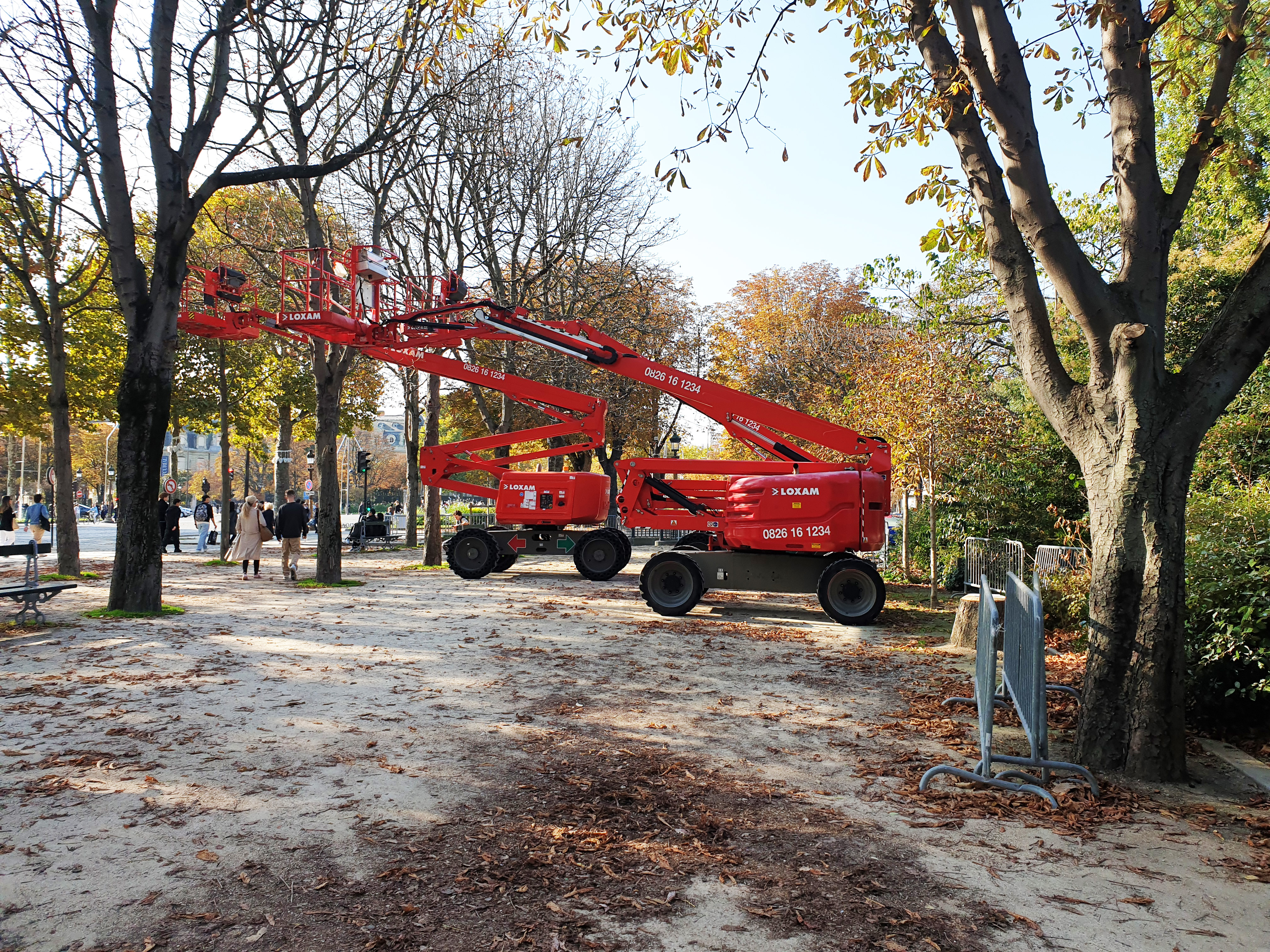 nacelles-articulees-avenue-des-champs-elysees.jpg