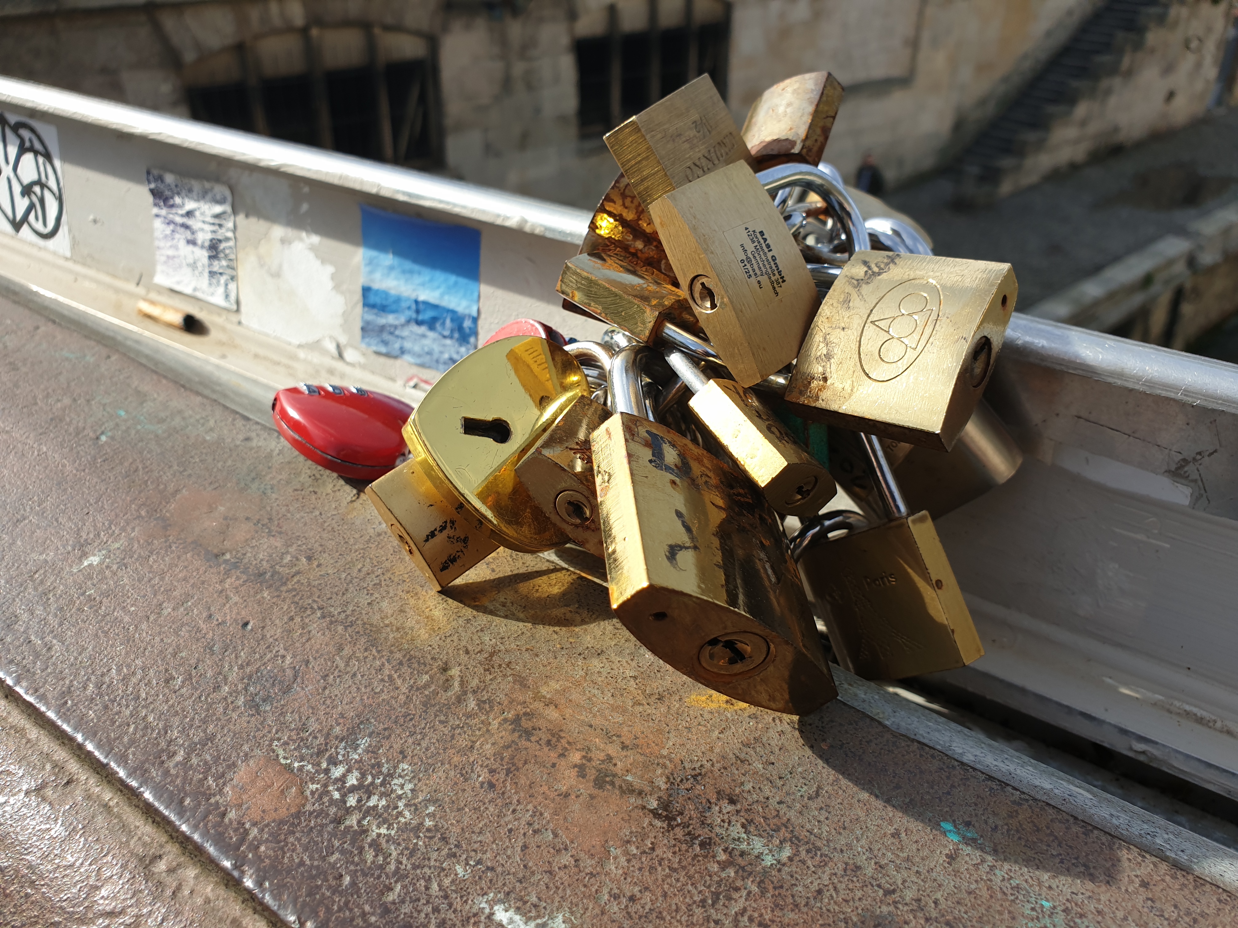 cadenas-pont-au-double-paris.jpg