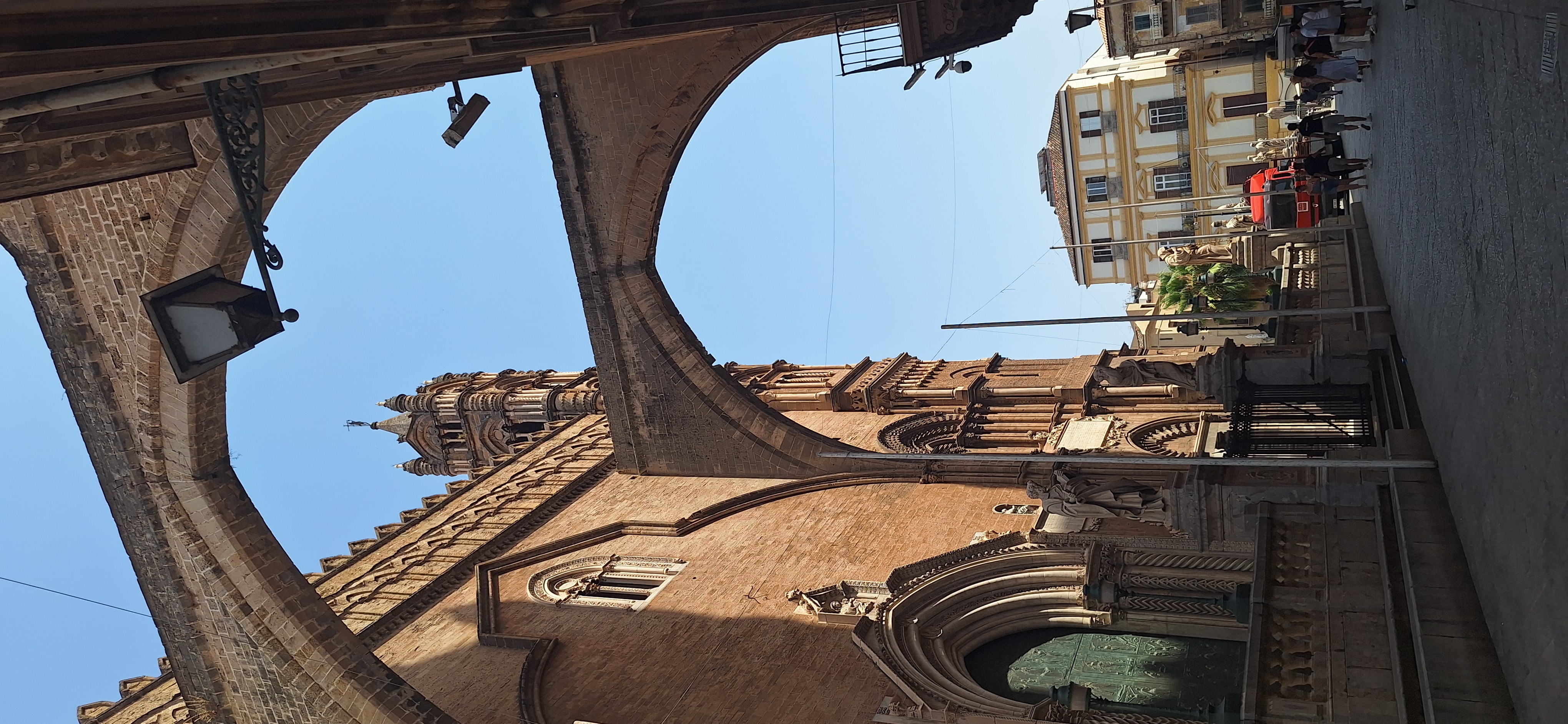 cathedrale-de-palerme-sicile-arcades-vers-palais-archiepiscopal.jpg