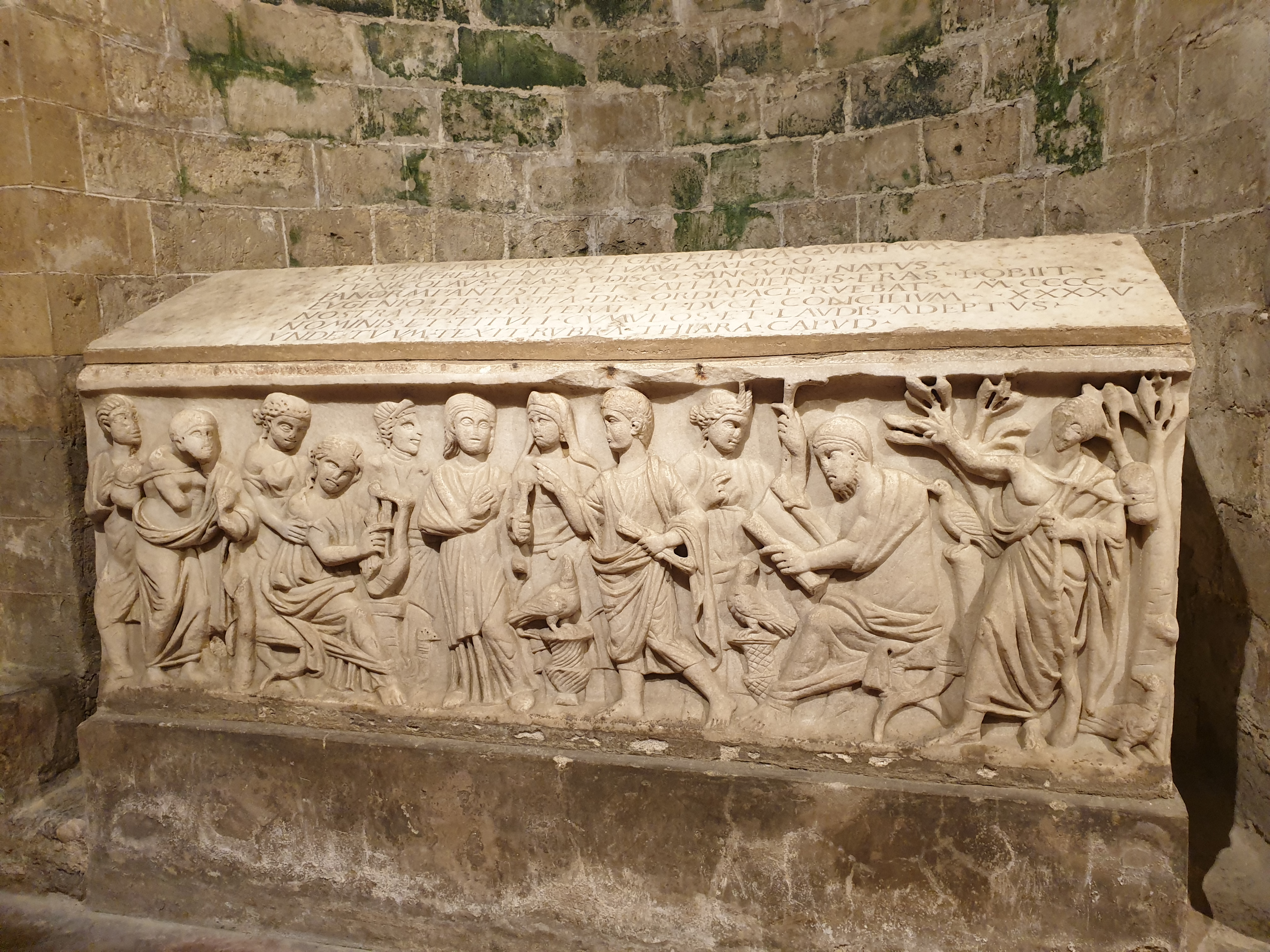 cathedrale-de-palerme-sicile-crypte-sarcophage-niccolo-de-tudeschi.jpg