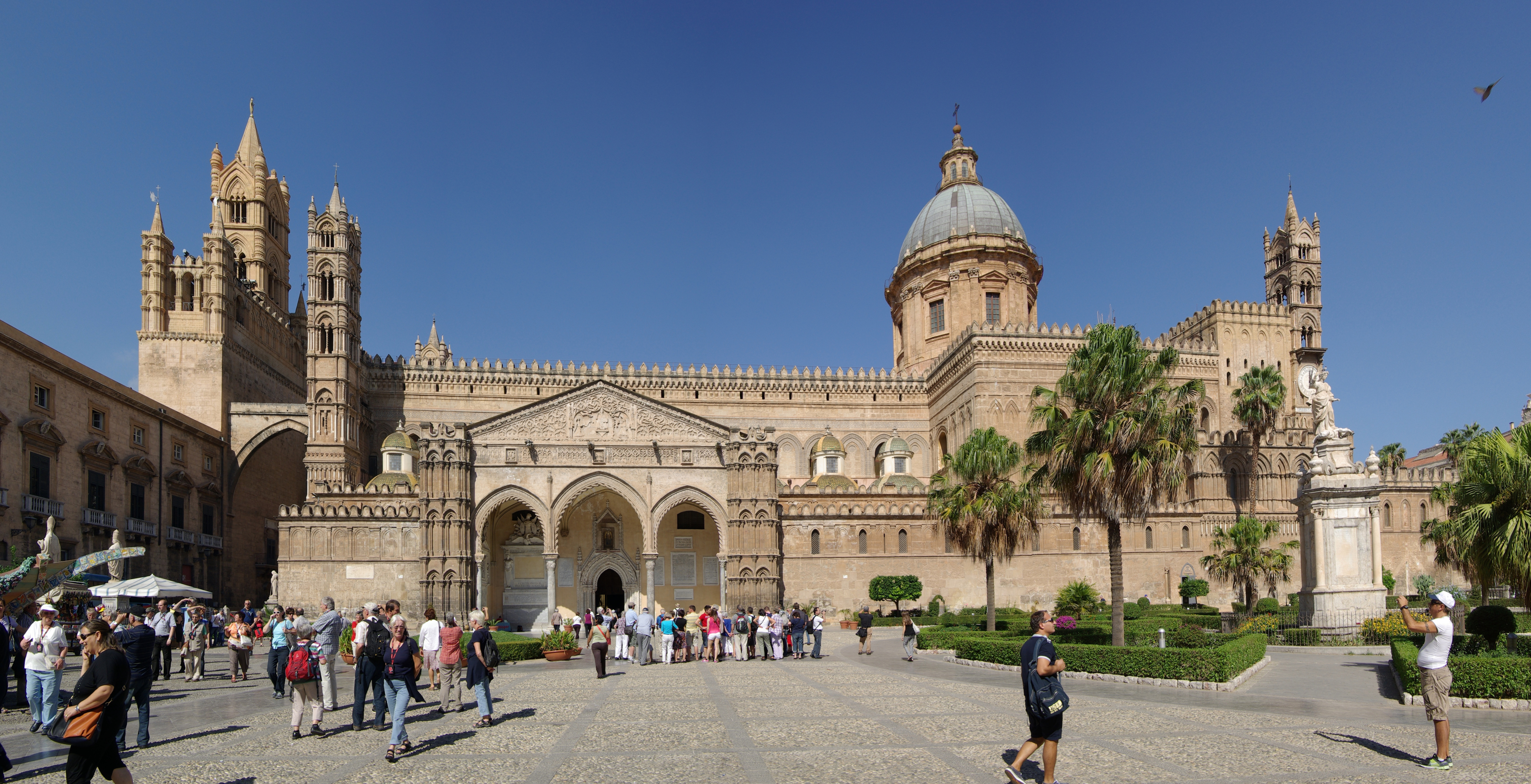 piazza-della-cattedrale-face-sud.jpg