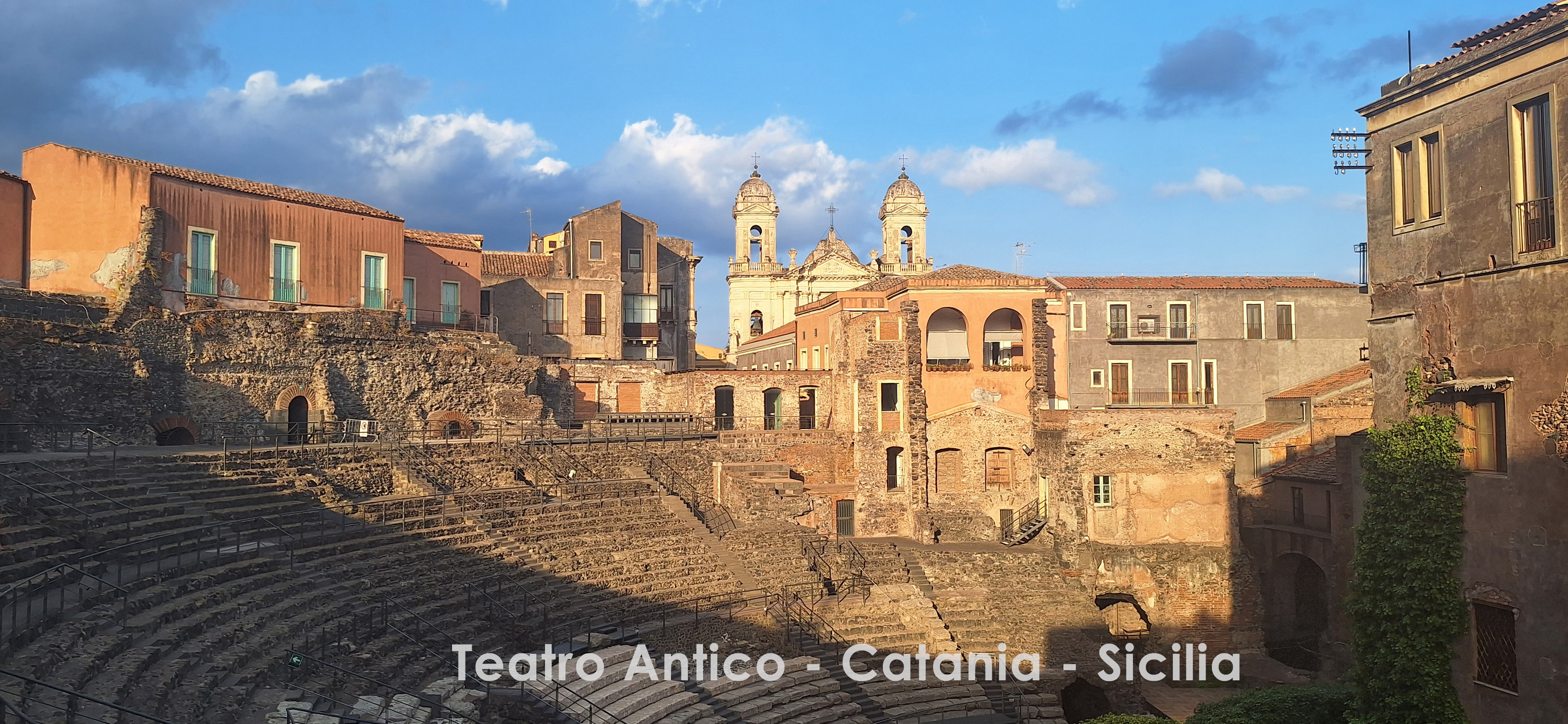 theatre-greco-romain-catane-sicile-1.jpg