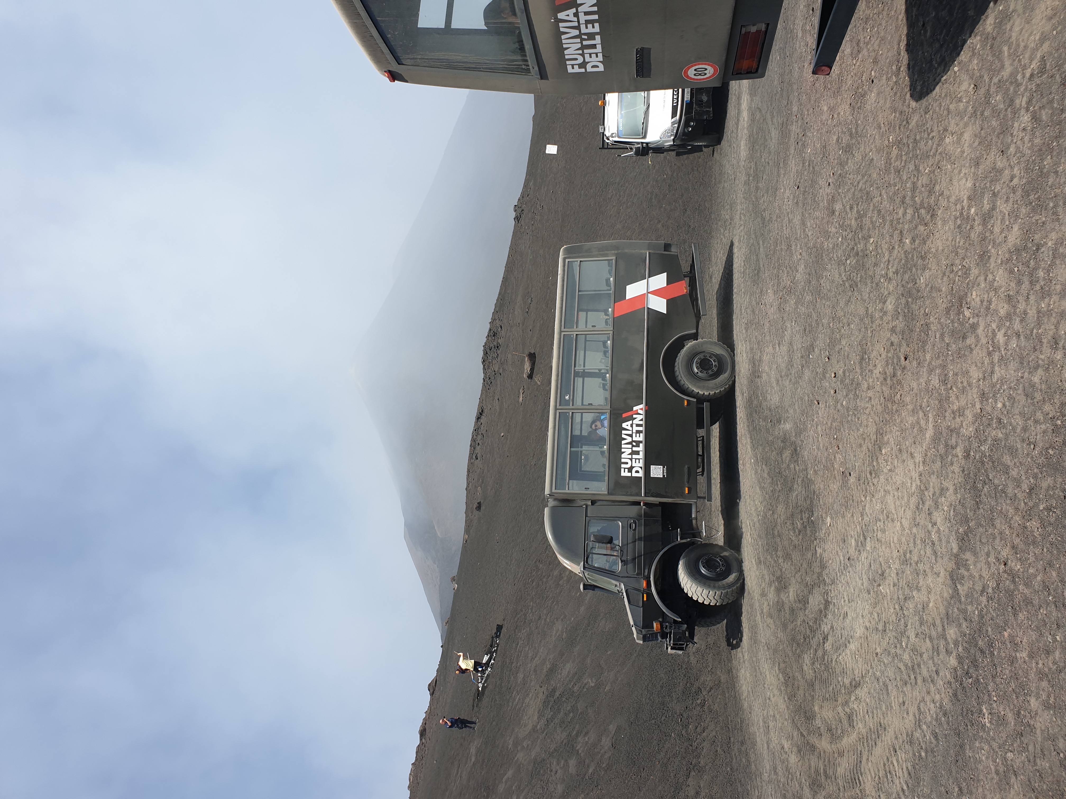 bus-4x4-etna-sicile.jpg