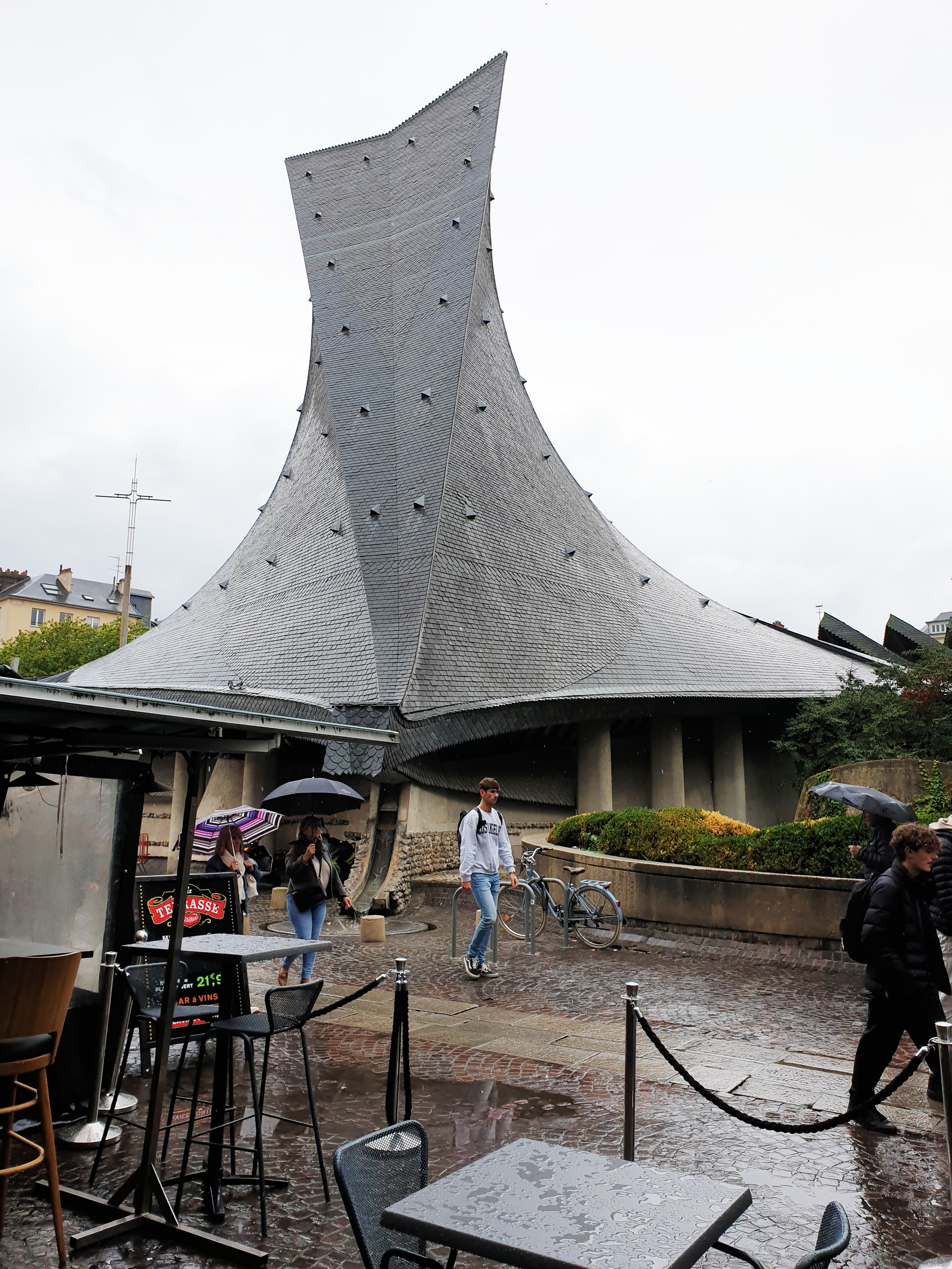 exterieur-eglise-sainte-jeanne-d-arc.jpg