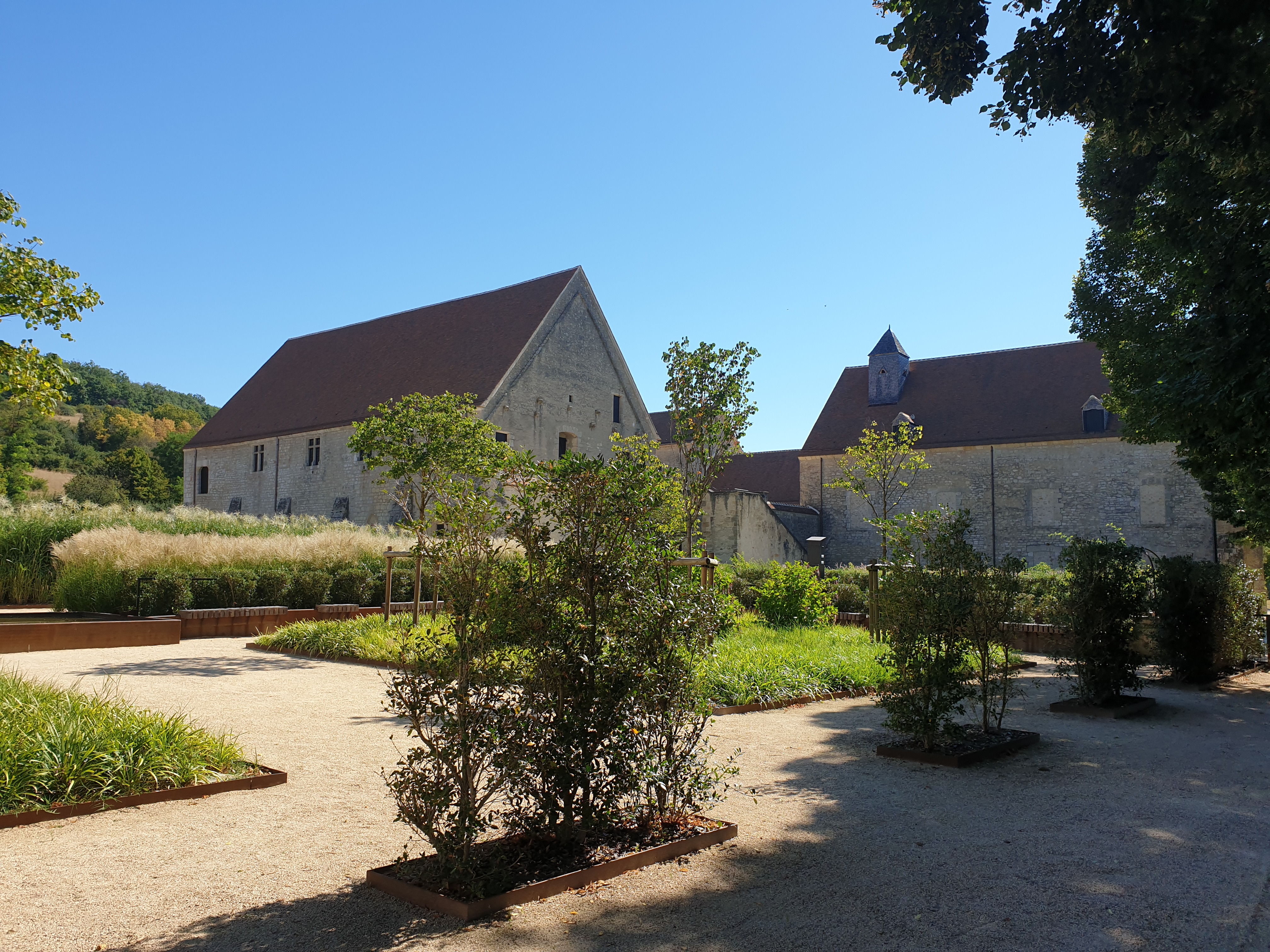 abbaye-de-noirlac-1.jpg