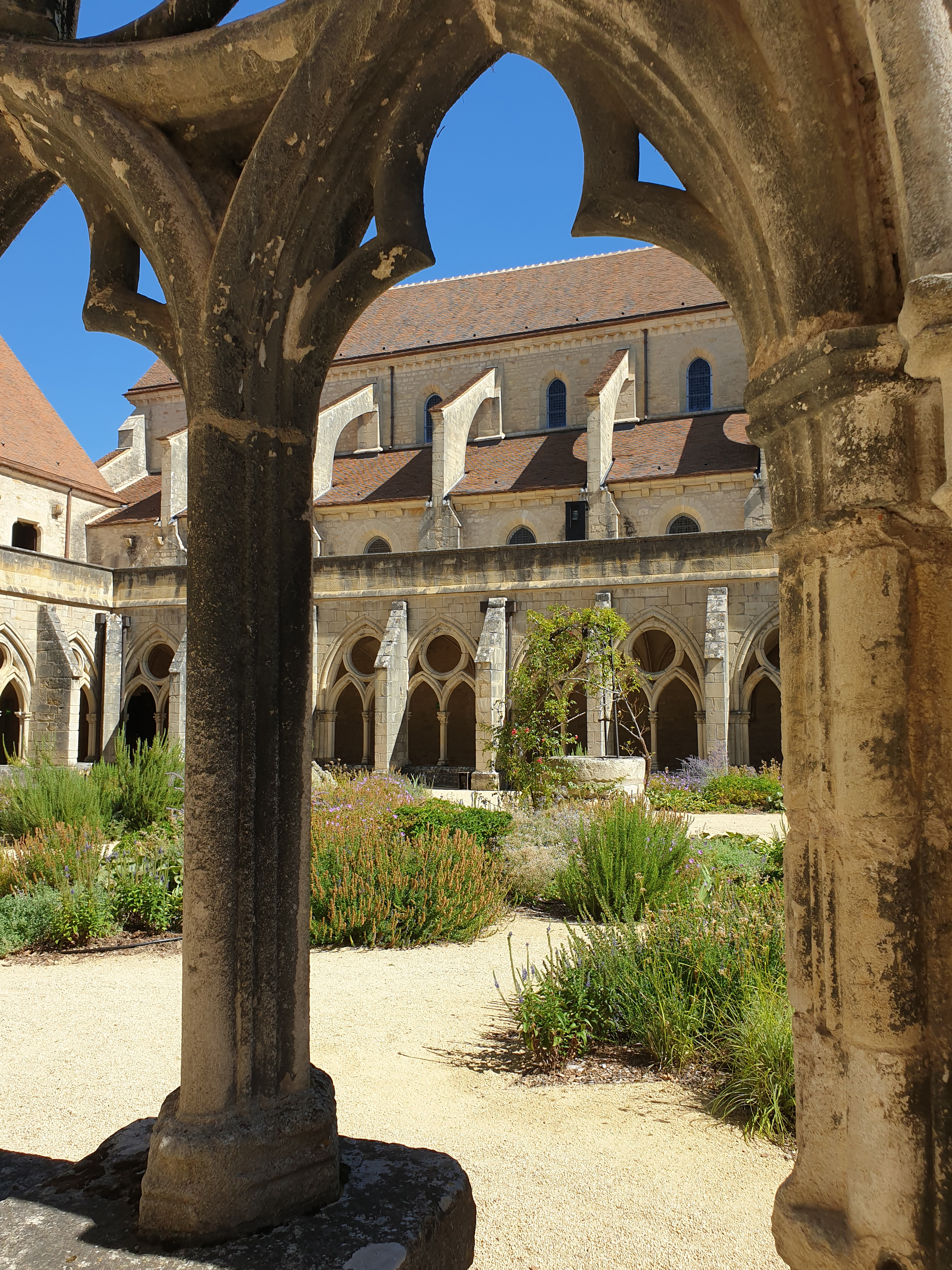 abbaye-de-noirlac-3.jpg