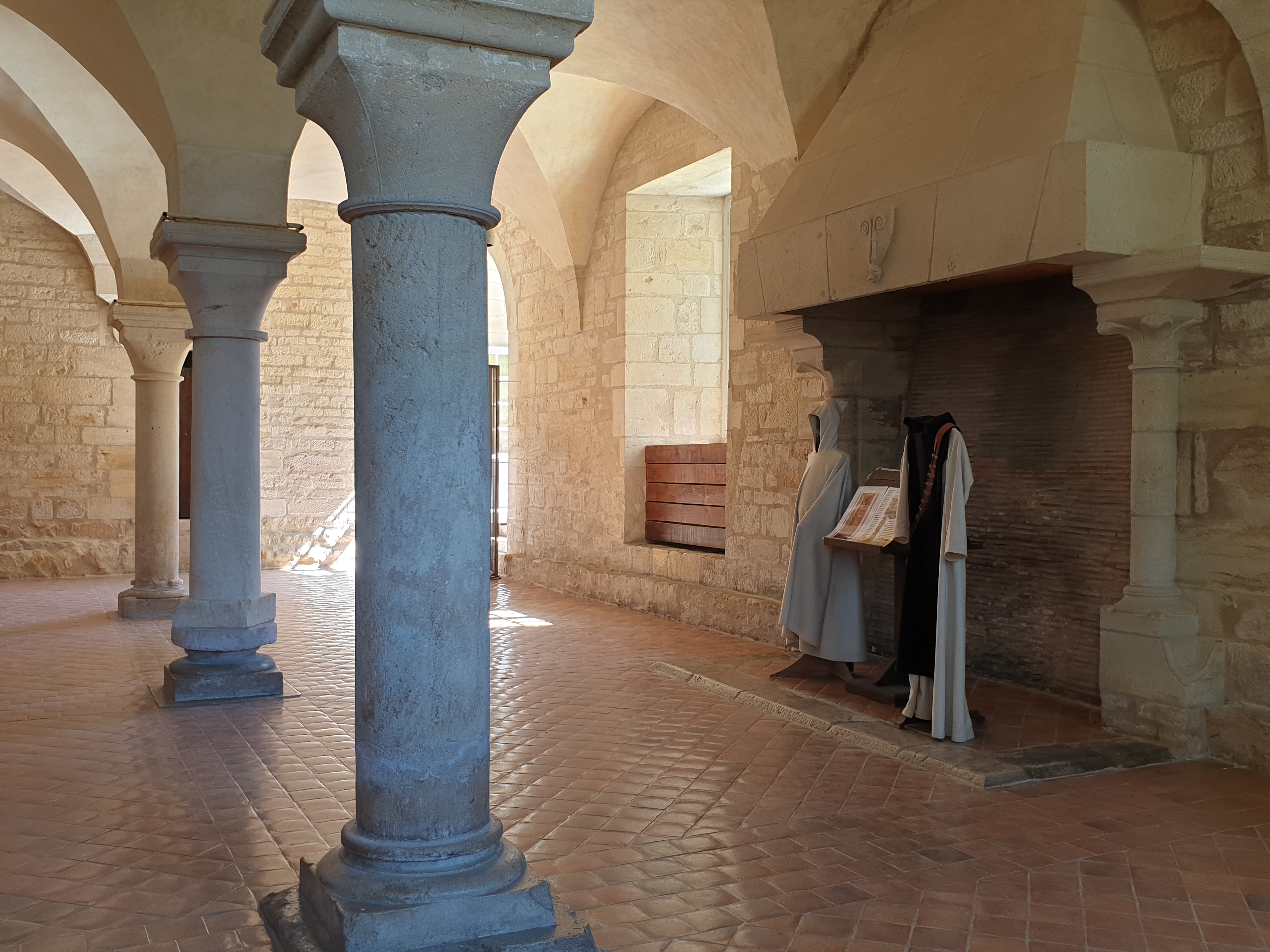 abbaye-de-noirlac-4.jpg