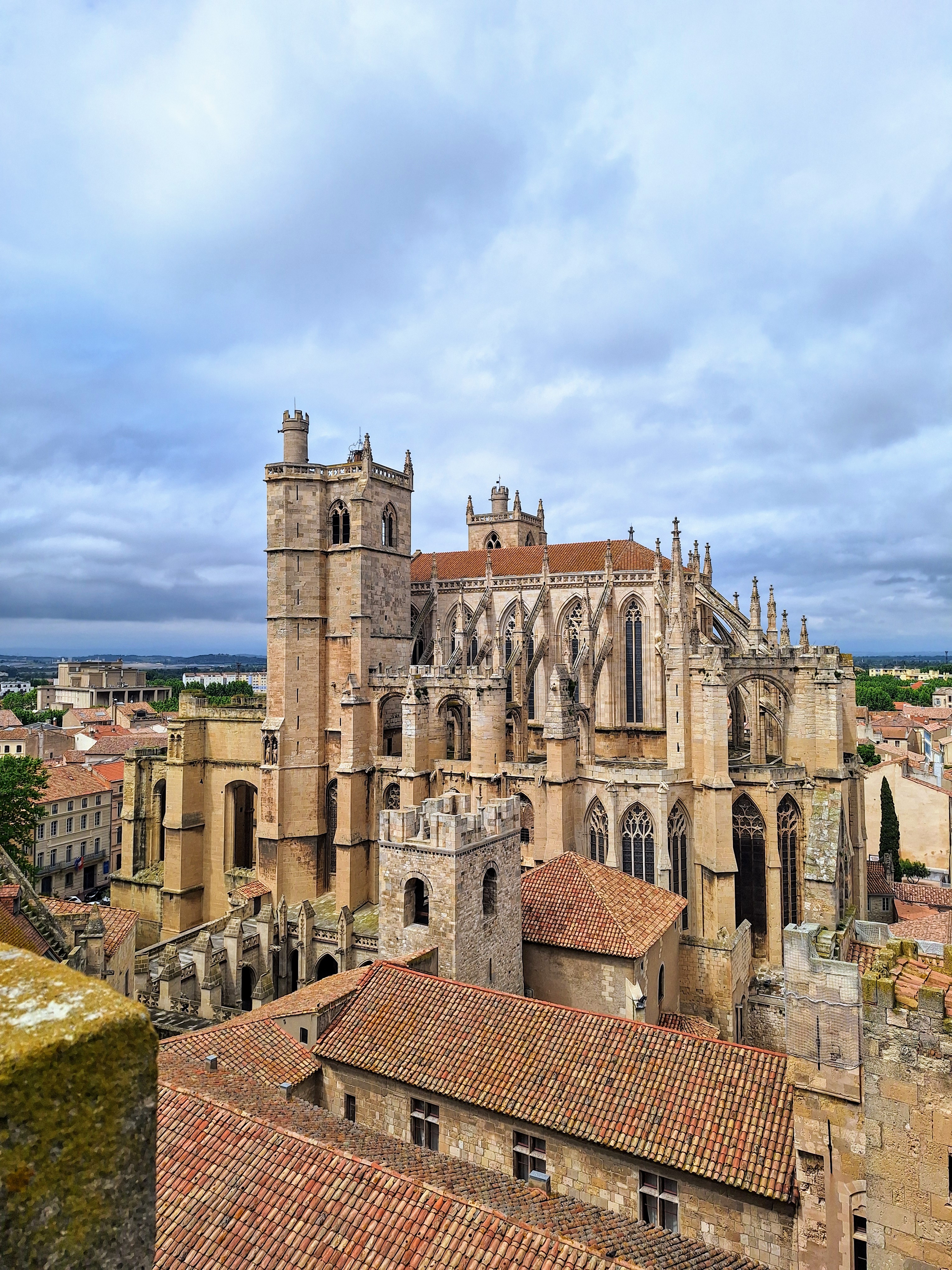 palais-musee-des-archeveque-narbonne-vue-sur-cathedrale-saint-just.jpg