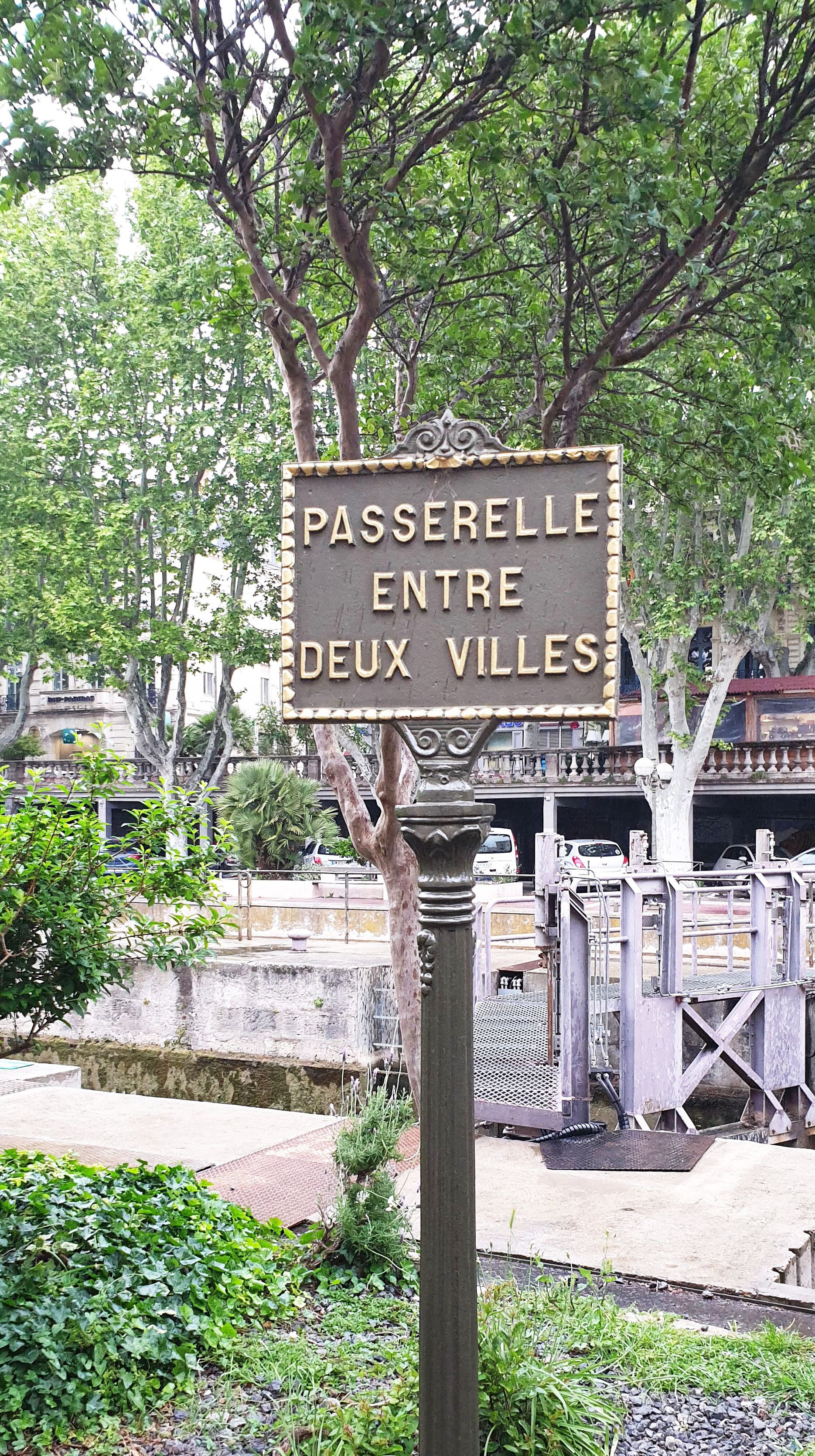 passerelle-entre-deux-villes-narbonne.jpg