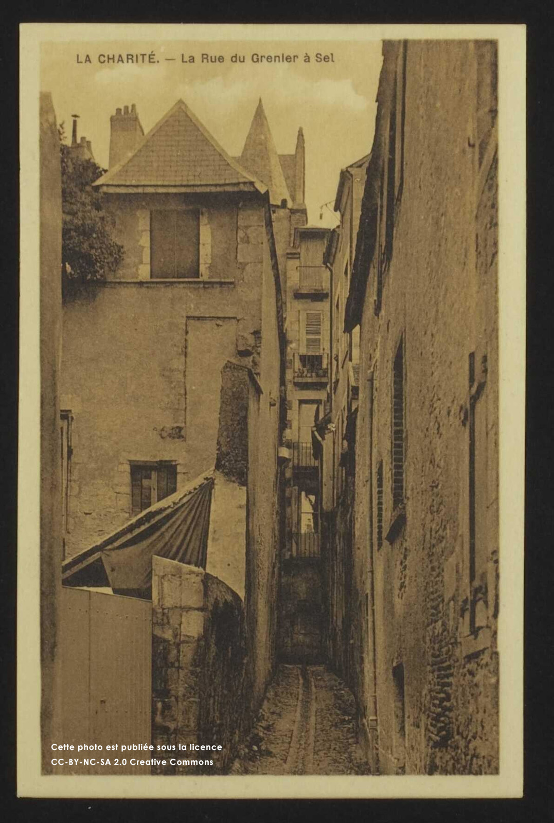 carte-postale-charite-sur-loire-rue-du-grenier-a-sel.jpg