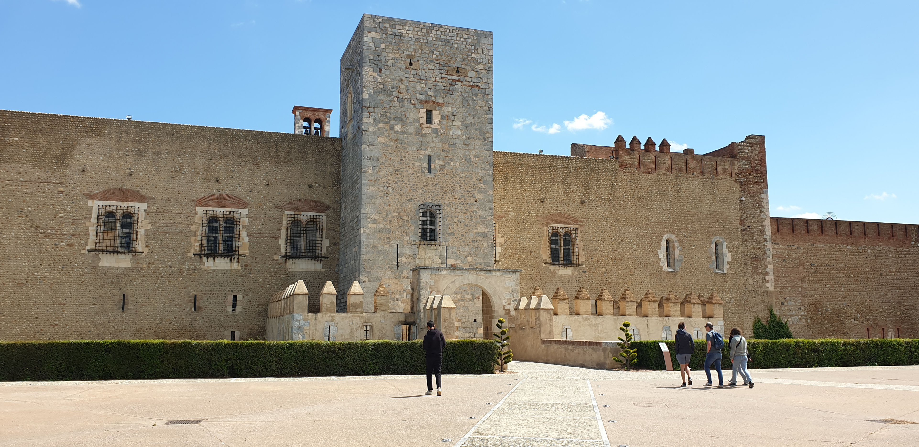 palais-des-rois-de-majorque-entree.jpg