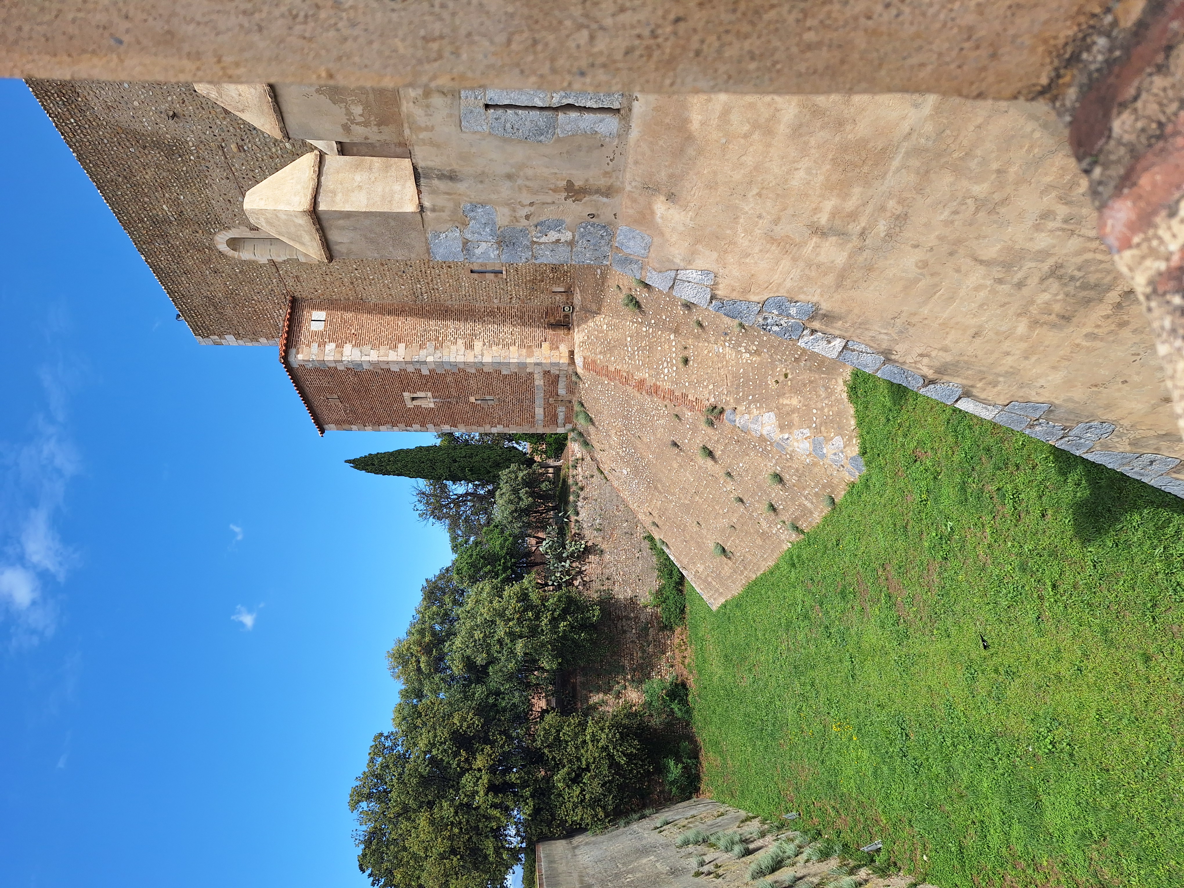 palais-des-rois-de-majorque-remparts.jpg