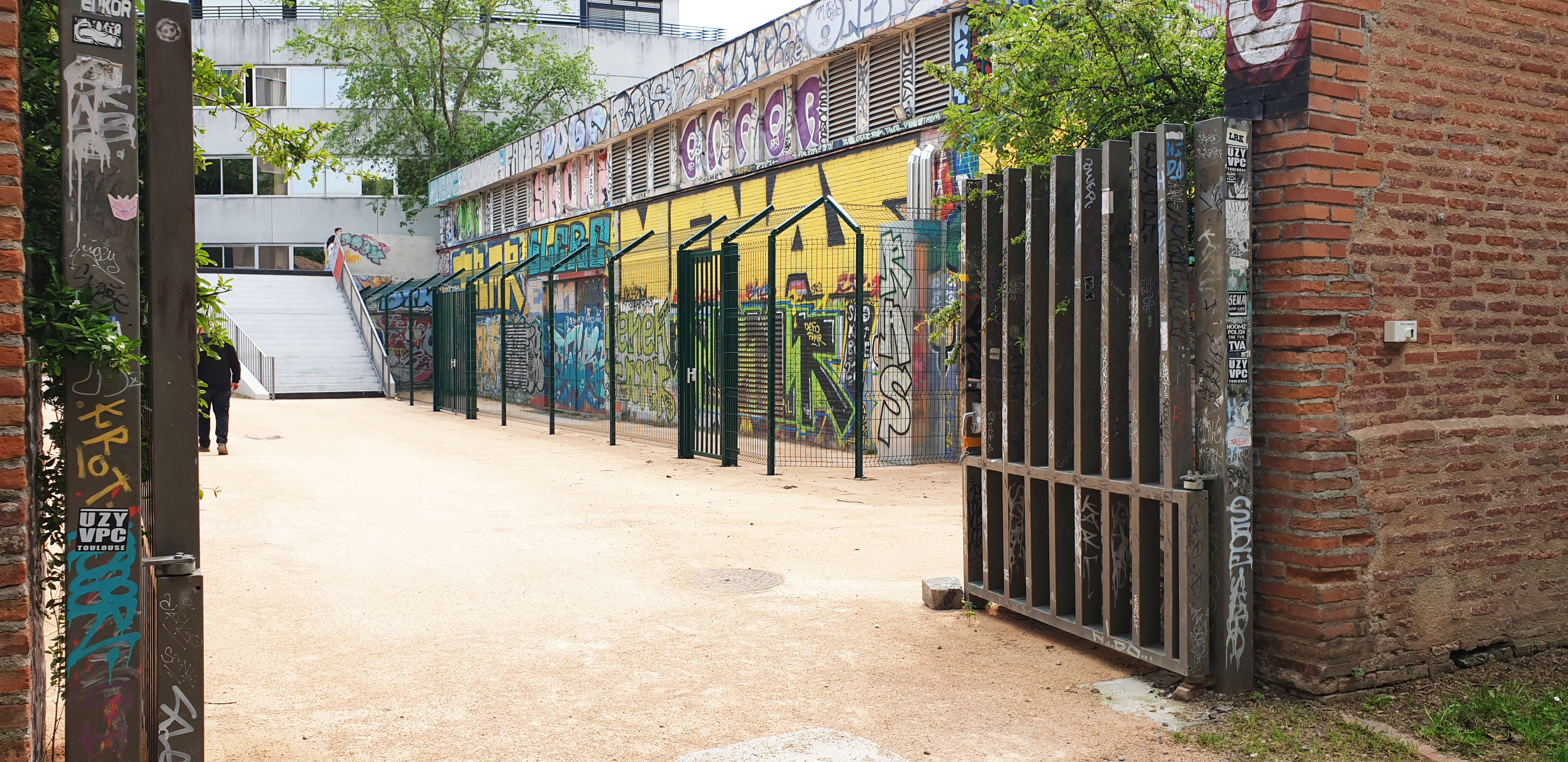 fresque-graffitique-promenade-raymond-v-toulouse-coin.jpg